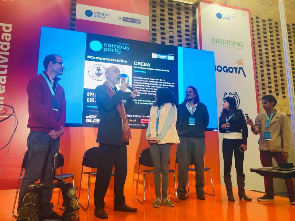 presentación de la escultura de residuos electrónicos