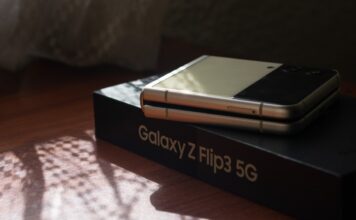 Galaxy Z Flip 3 cover
