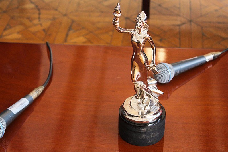 Un brindis para celebrar los premios TIC que los Colombianos ganaron en este 2021