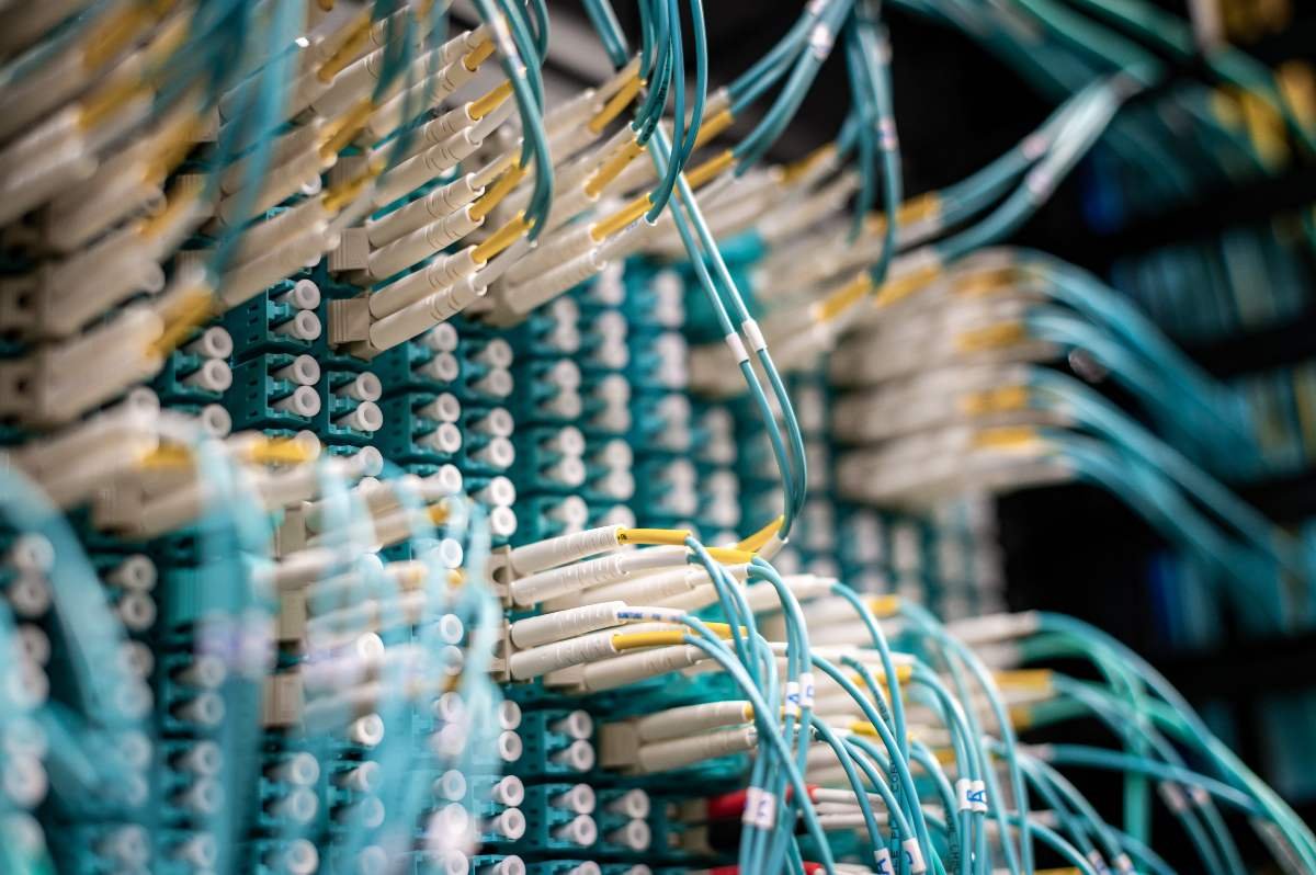 Fibra óptica al hogar sube el ritmo de los accesos a Internet: creció 218 % en 3 años