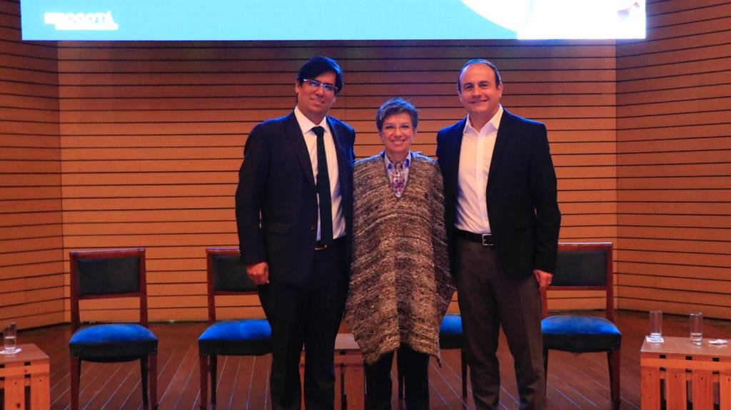 Secretario de Desarrollo Económico Alfredo Bateman Claudia Lopéz Alcaldesa de Bogotá y Patricio Espinosa Gerente General de IBM para Colombia