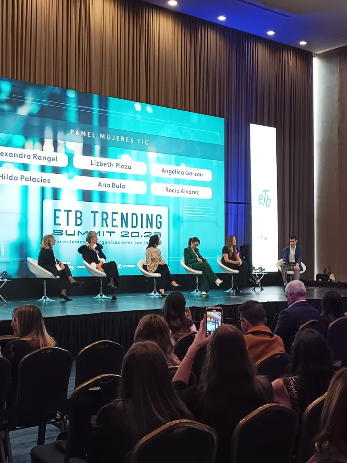 Panel mujeres TIC