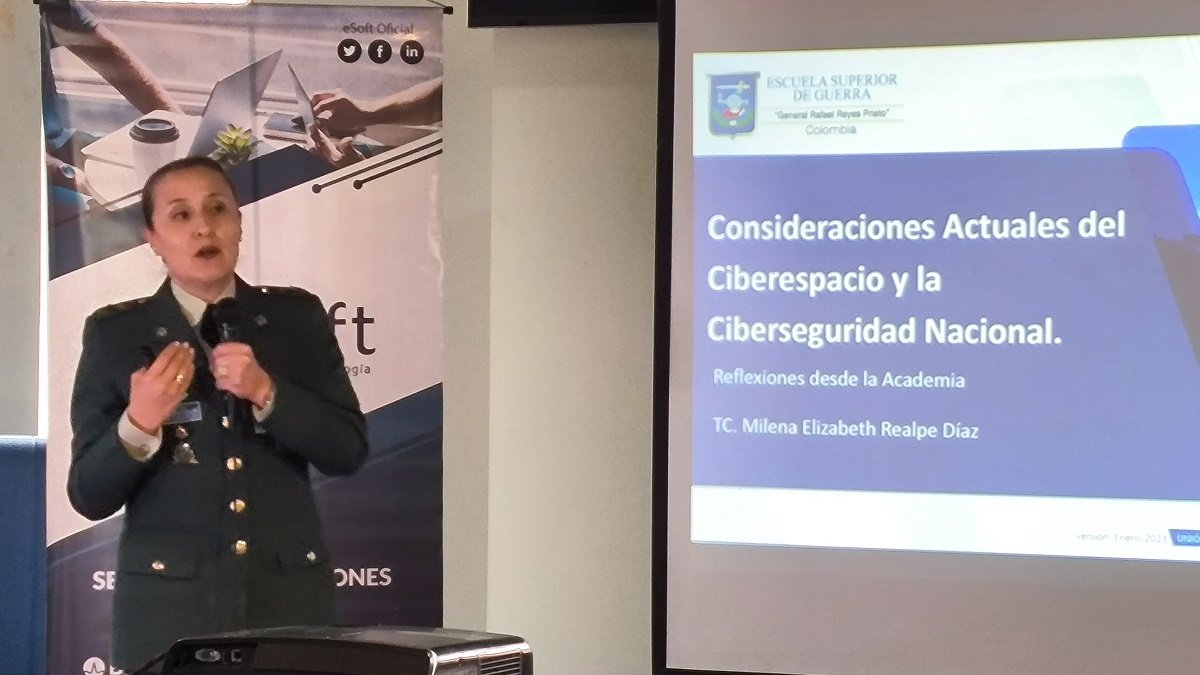 Milena-Elizabeth-Realpe en eveto de ciberseguridad