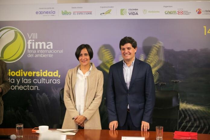 Foto toma en rueda de prensa.