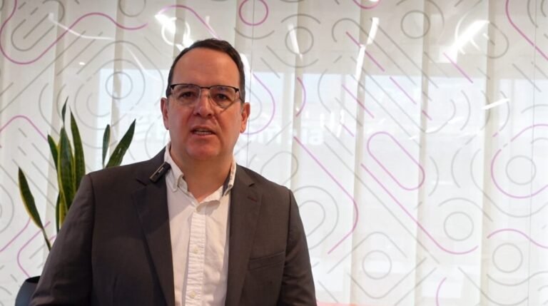 La Inteligencia Artificial no es una camisa de fuerza: Adopción de IA en las Mipymes colombianas