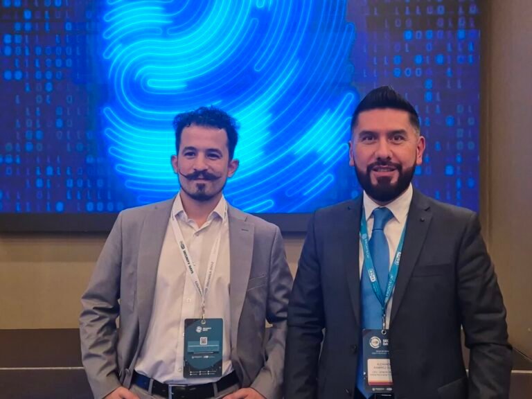 Alexander Ramirez gerente general de Eset Colombia Frontech y Mario Micucci security researcher para Eset Latinoamerica lideraron el Eset Security Day 2025 en C