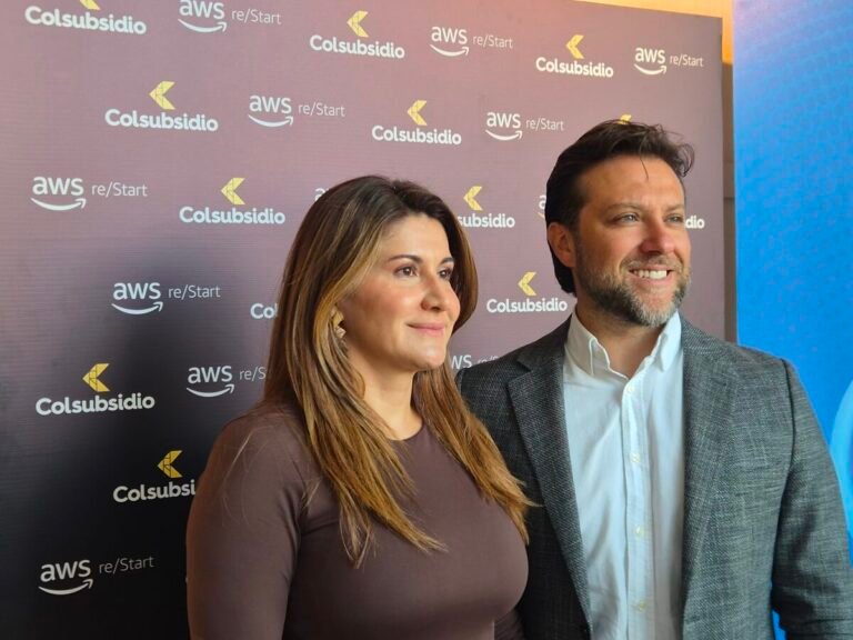 El 40 % de los becados en la nueva alianza de Colsubsidio y AWS serán mujeres