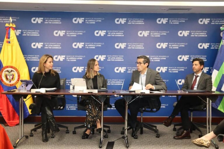 Bogotá y CAF impulsan la SuperApp para unificar 1.400 trámites digitales