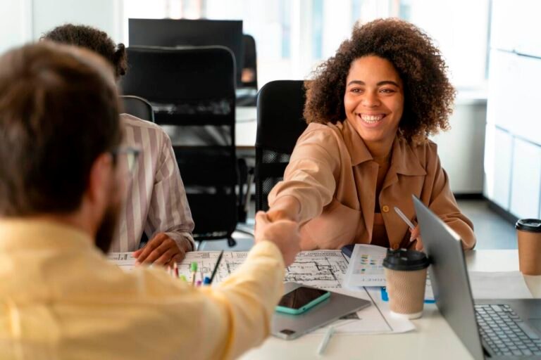 ‘Comunidad al Empleo’ planea reducir las barreras del mercado laboral