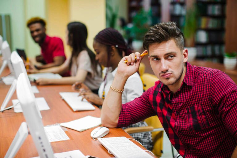 Educación en Colombia: Sobran títulos y faltan competencias