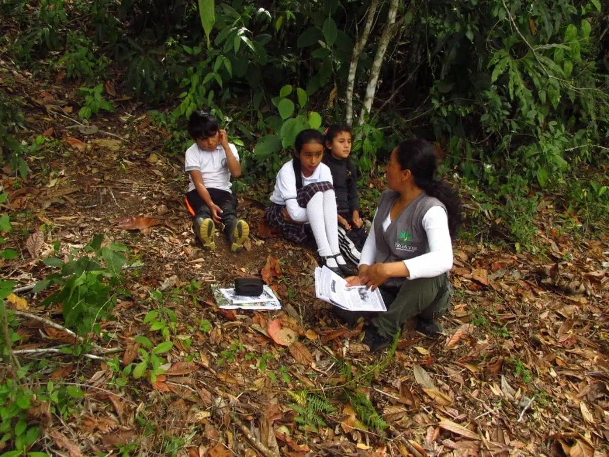 Imagen mostrando esfuerzos de capacitación y educación en el campo