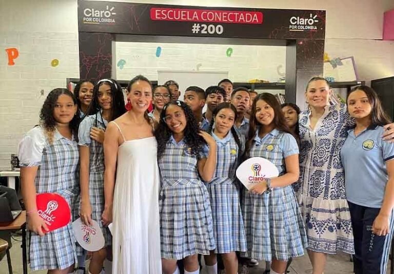 Escuelas Conectadas Claro por Colombia: Impulso a conectividad en 330 escuelas del país