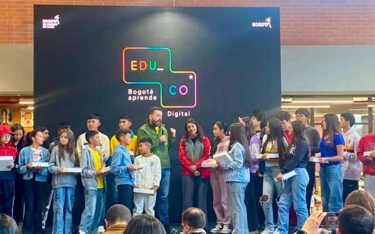 Bogotá invertirá más de 40.000 millones de pesos para reducir la obsolescencia tecnológica en colegios públicos