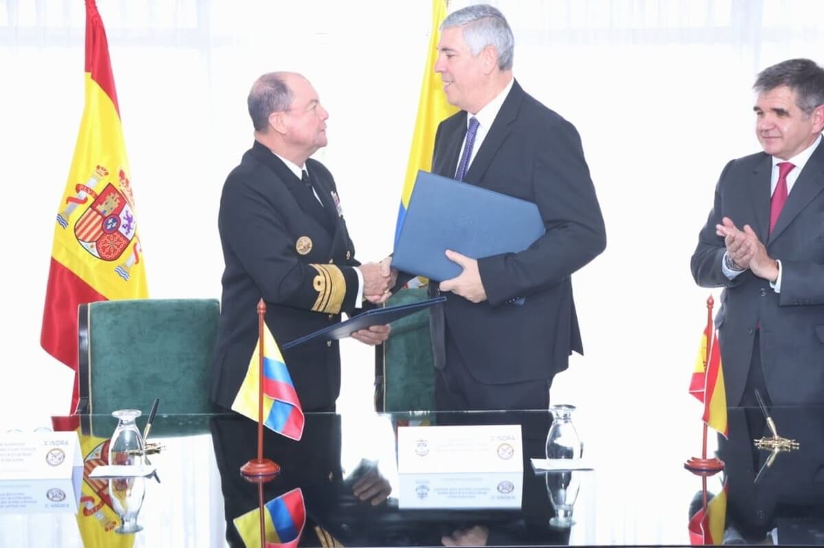 Indra firma convenio con los ministerios y fuerzas armadas de Colombia