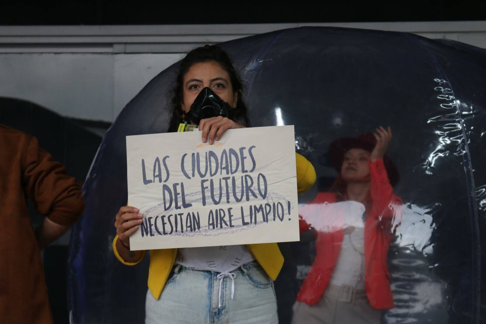La contaminacion del aire resta un ano de vida a los colombianos. Movilizatorio propone un estandar de eficiencia para vehiculos livianos como medida costo efectiva para la transicion energetica