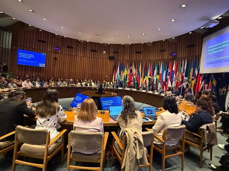 Unesco y Cepal lanzan Observatorio de Inteligencia Artificial para cerrar brechas educativas en la región