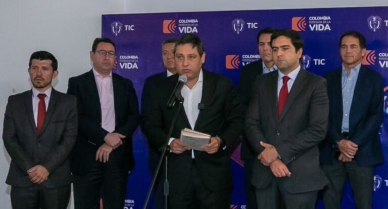 MinTIC y operadores firman acuerdo por la conectividad de Colombia