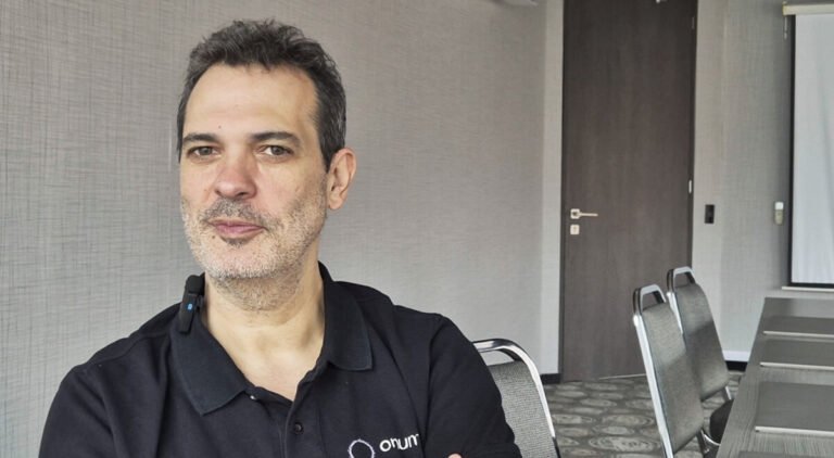 Pedro Castillo CEO de Onum en su visita por Colombia