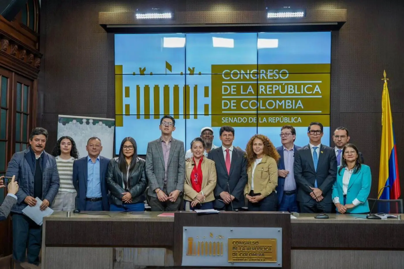 Radicacion del PL de Inteligencia Artificial en Colombia Minciencias