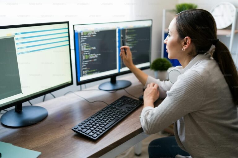 100 becas para que mujeres colombianas estudien IA y ciberseguridad