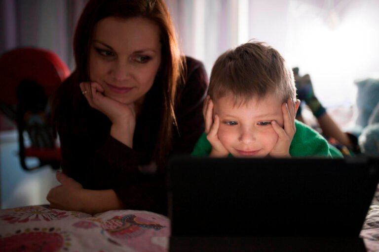 Naveguemos Juntos: Hacia una crianza digital inteligente y corresponsable
