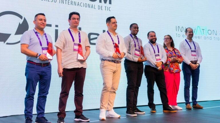 Ganadores de los premios de Transformación Digital, Ciudades Inteligentes y Ciberseguridad en Andicom 2024