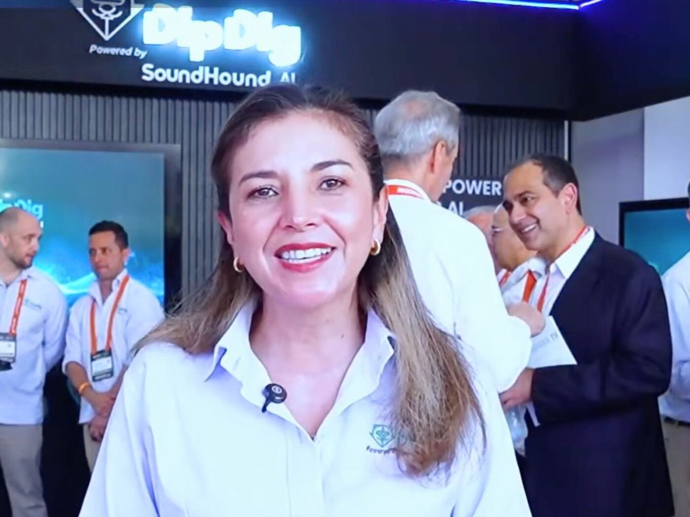 Yanny Rincón explica el modelo híbrido de atención al cliente con IA en ANDICOM 2026