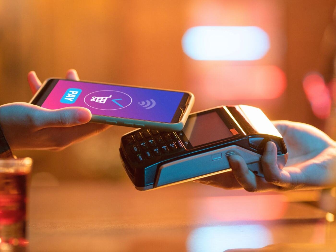 Pagos digitales en Colombia impulsados por Bre-B y el modelo multirriel